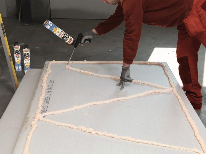 bonding of plasterboard panels