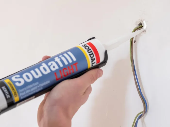 Colmatage de trous et de fissures